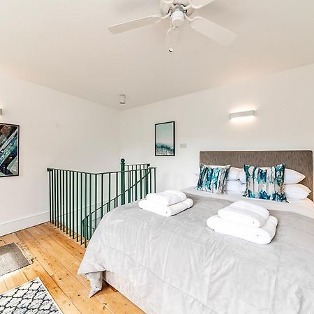 The Secret Kensington Garden Mews-2 Bedroom Full House-2 Train Lines- Spacious-Kings Road- Harrods -Chelsea Stadium-Private Small Patio ロンドン エクステリア 写真