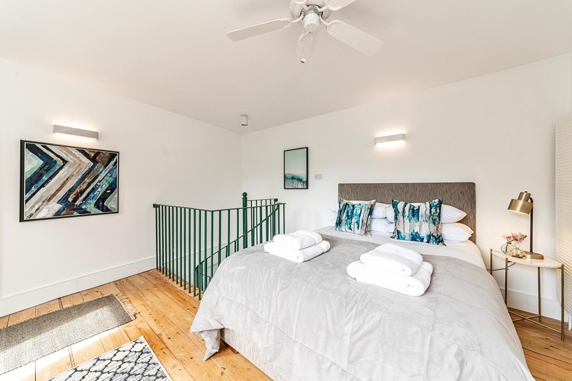 The Secret Kensington Garden Mews-2 Bedroom Full House-2 Train Lines- Spacious-Kings Road- Harrods -Chelsea Stadium-Private Small Patio ロンドン エクステリア 写真