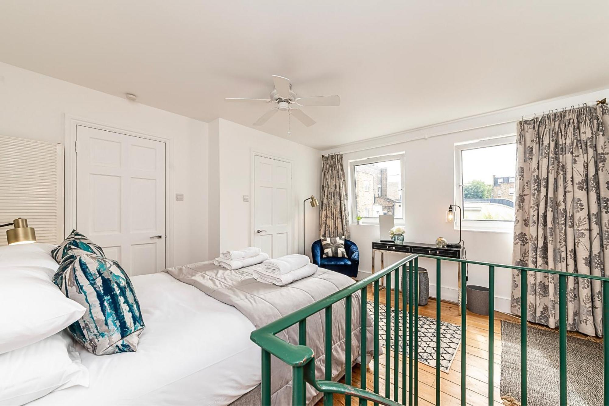 The Secret Kensington Garden Mews-2 Bedroom Full House-2 Train Lines- Spacious-Kings Road- Harrods -Chelsea Stadium-Private Small Patio ロンドン エクステリア 写真