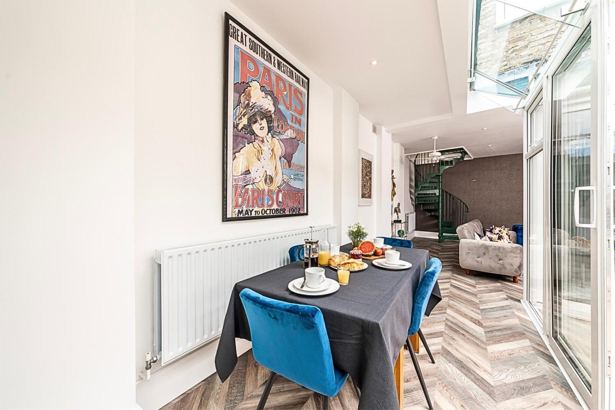 The Secret Kensington Garden Mews-2 Bedroom Full House-2 Train Lines- Spacious-Kings Road- Harrods -Chelsea Stadium-Private Small Patio ロンドン エクステリア 写真