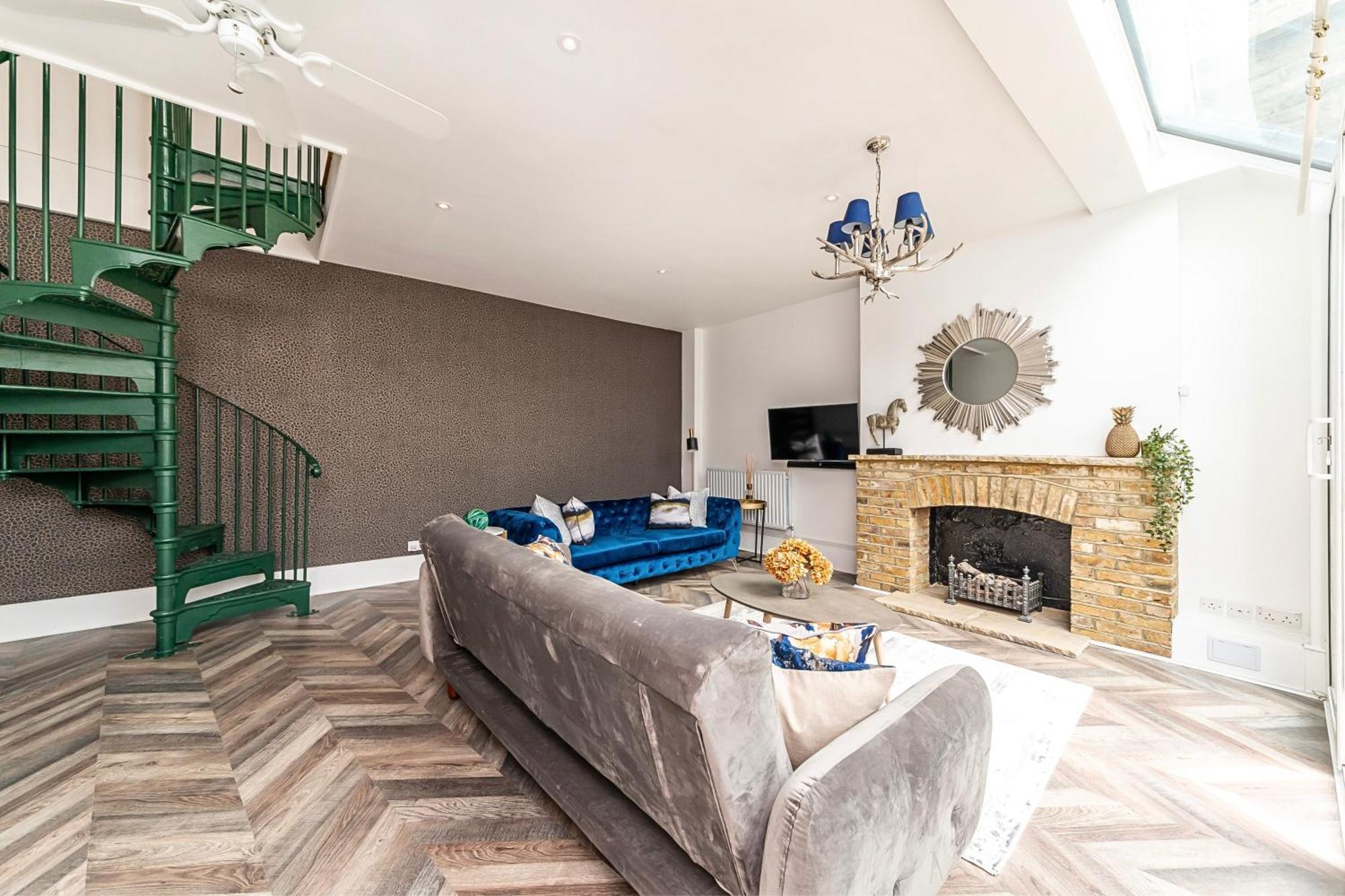 The Secret Kensington Garden Mews-2 Bedroom Full House-2 Train Lines- Spacious-Kings Road- Harrods -Chelsea Stadium-Private Small Patio ロンドン エクステリア 写真