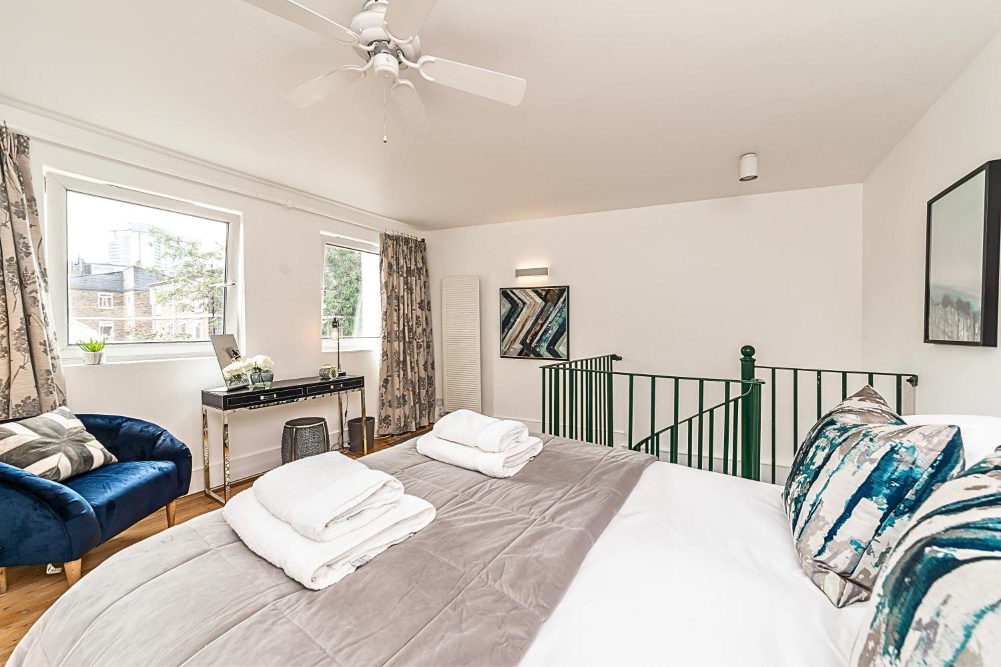 The Secret Kensington Garden Mews-2 Bedroom Full House-2 Train Lines- Spacious-Kings Road- Harrods -Chelsea Stadium-Private Small Patio ロンドン エクステリア 写真